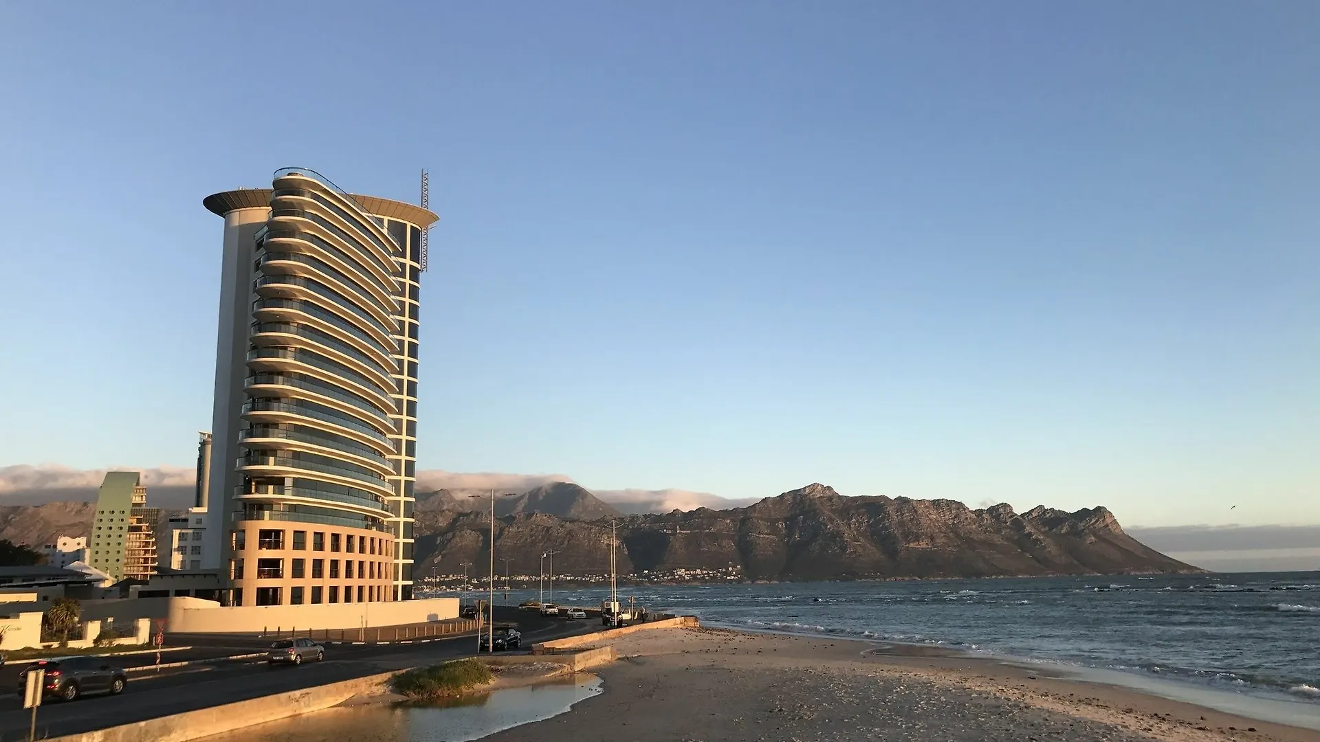 Loddeys Ocean View Apartments Strand